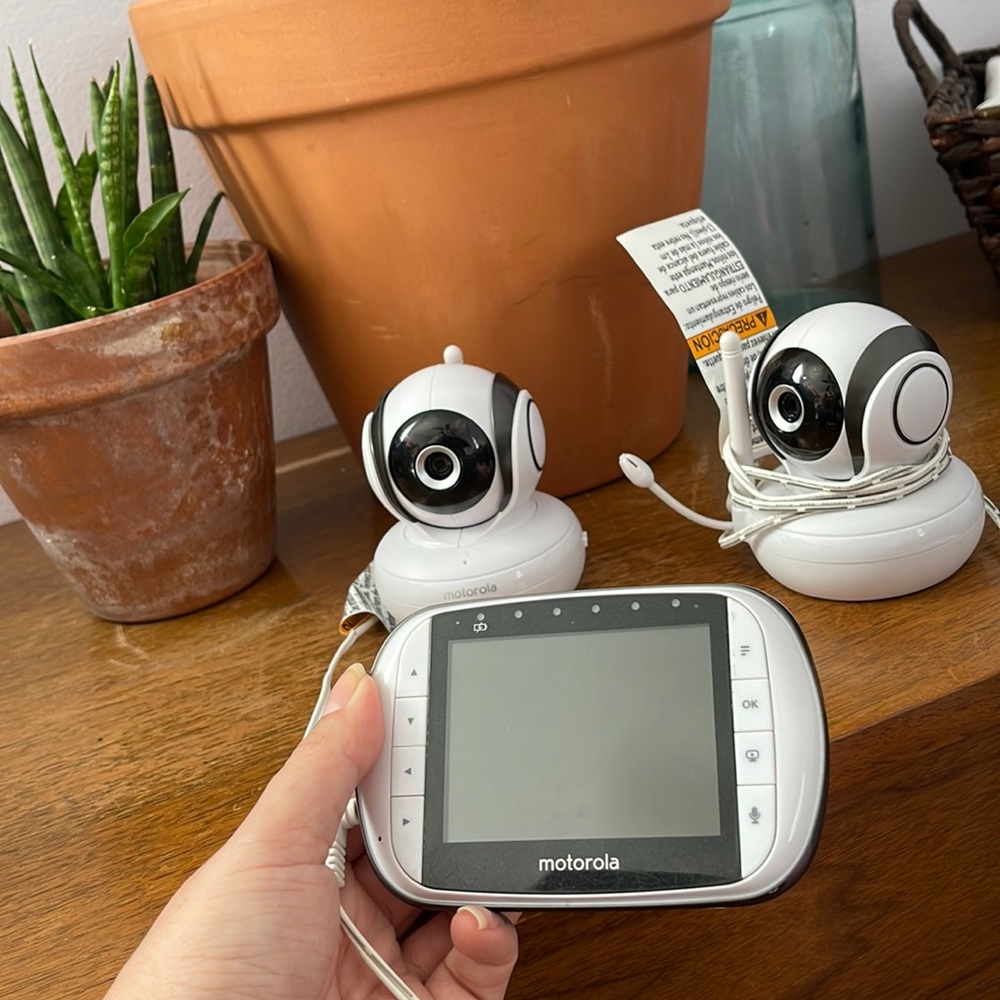 Perfect condition Motorola baby monitor with extra cam!